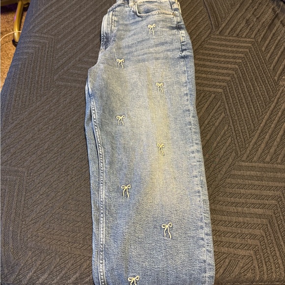 Arizona Jean Company Light Blue Straight Leg Jeans with Bow Embroidery - Picture 4 of 5